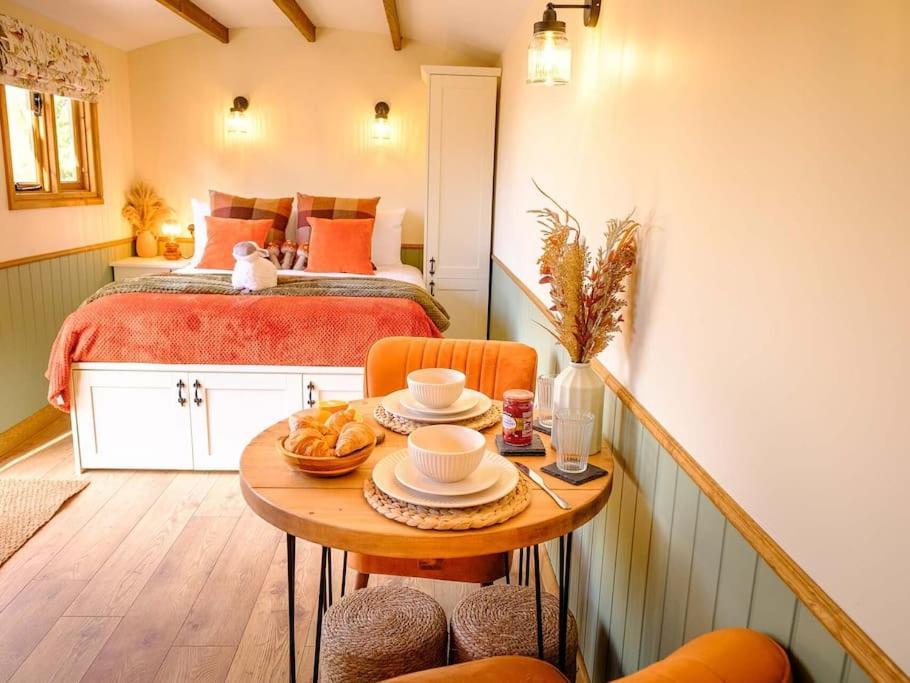 Lintmill Lodges - Heather Shepherds Hut Sorn Exterior foto